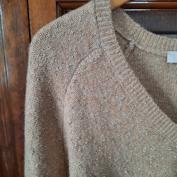🛍 Loft Shimmer Stitch V-neck Sweater Tan Gold Metallic Knit 601906 Size Medium - Picture 6 of 13